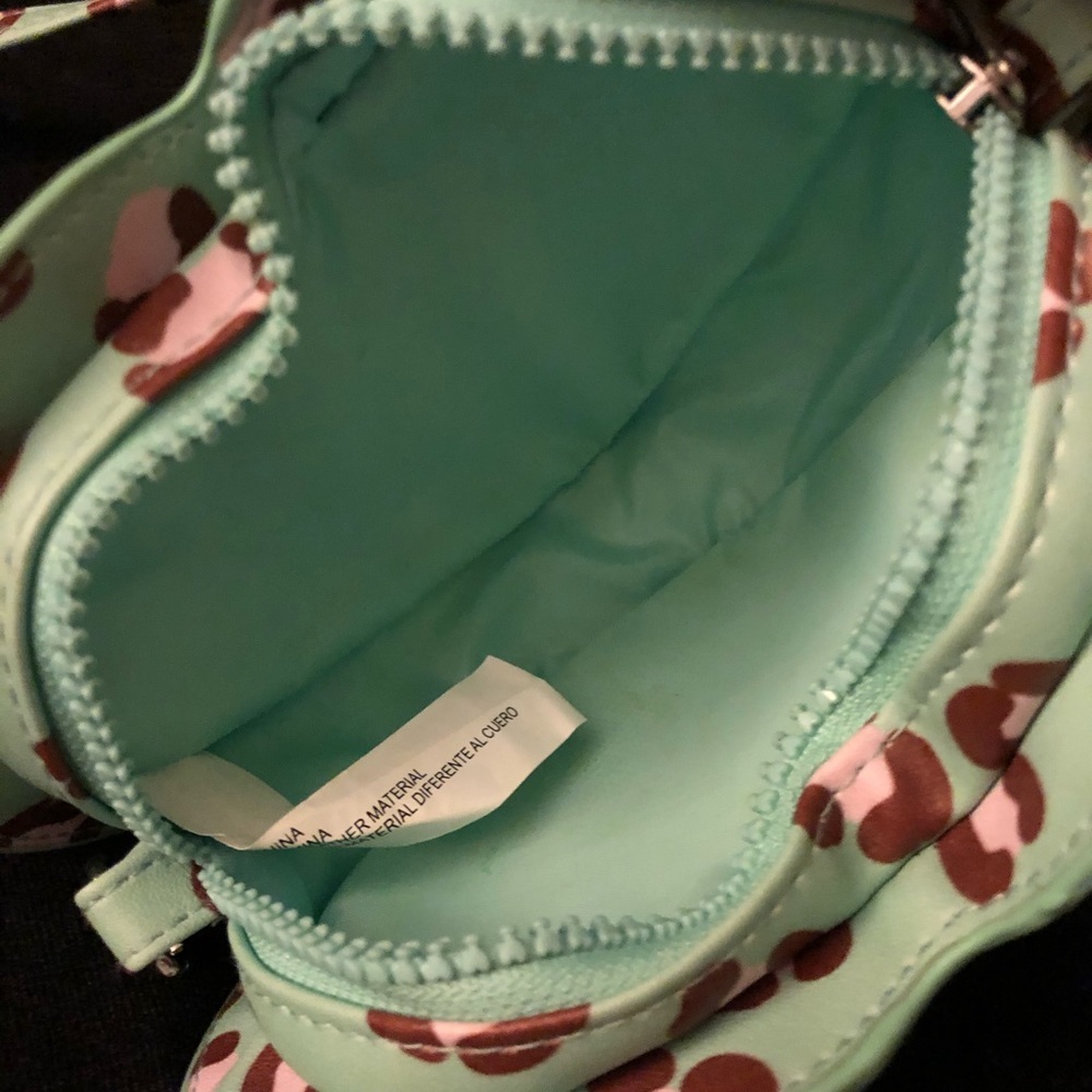 Heart Shaped Leopard Print Crossbody Bag Mint Green Pink Animal Print Purse - Picture 4 of 4